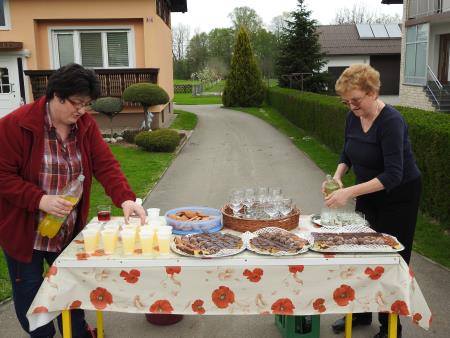 Pohod po novozgrajenih pločnikih 54